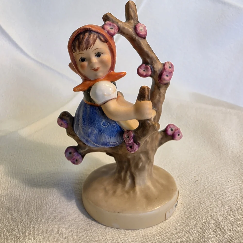 Vintage Goebel Hummel Apple Tree Boy And Apple Tree Girl Pair TMK 6 And 5